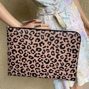 Kate Spade staci graphic leopard l-zip universal laptop sleeve
